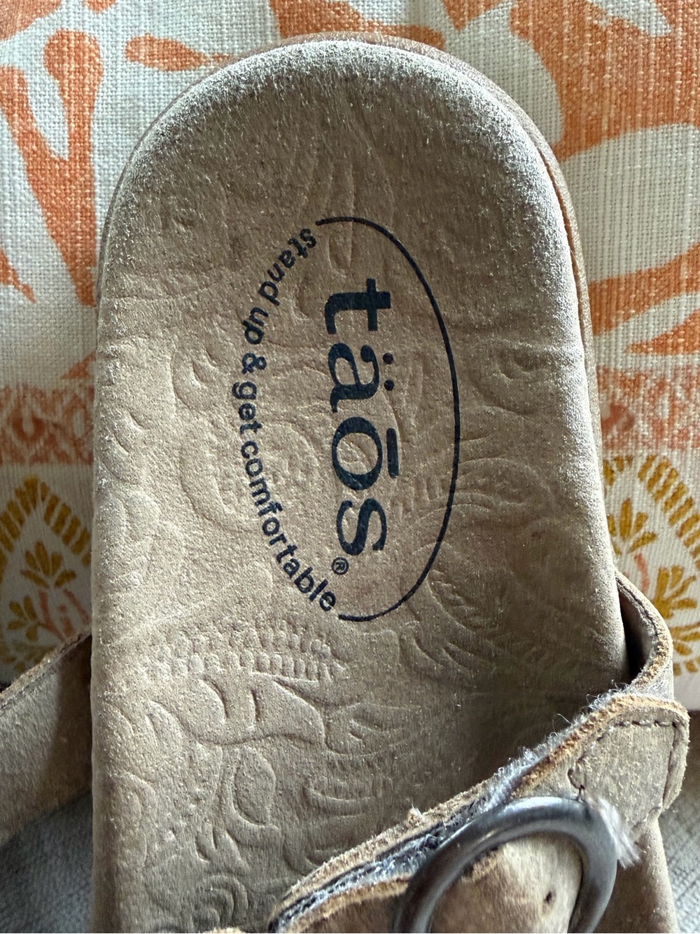 Taos "Good Times" Slip On Tan Leather Sandals. Women's Size: 6. - Picture 8 of 9